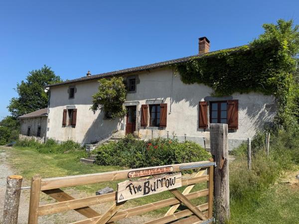 På billedet ses objektet The Burrow, Oradour ST Genest beliggende i byen Thiat.