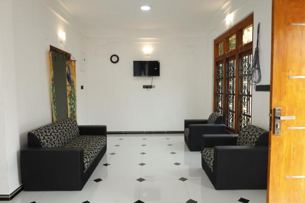 A la foto es mostra l'objecte Arujunan Hotel situat a la ciutat de Trincomalee.