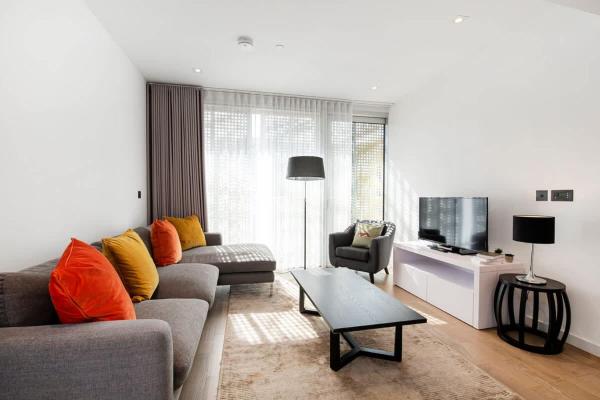 Modern 2 Bed Battersea Power Station, London