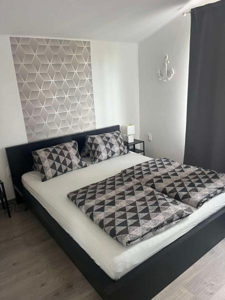 På billedet ses objektet Fecó Apartmanház Balatonboglár beliggende i byen Balatonboglár.