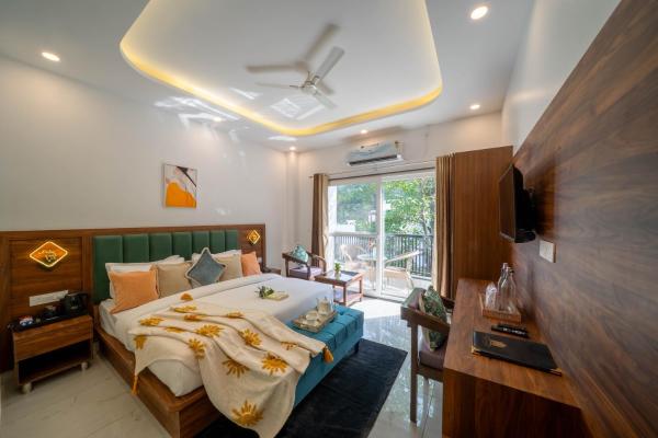 The photo shows the Perfectstayz Premium Mystic falls with Rooftop Pool & Cafe located in the city of Narendranagar.