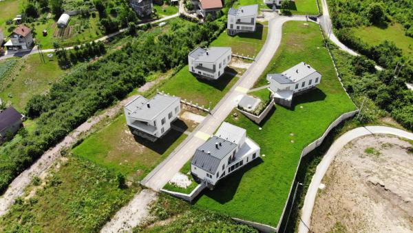 A la foto es mostra l'objecte Modern Villas In Green Paradise situat a la ciutat de Vinogradi.