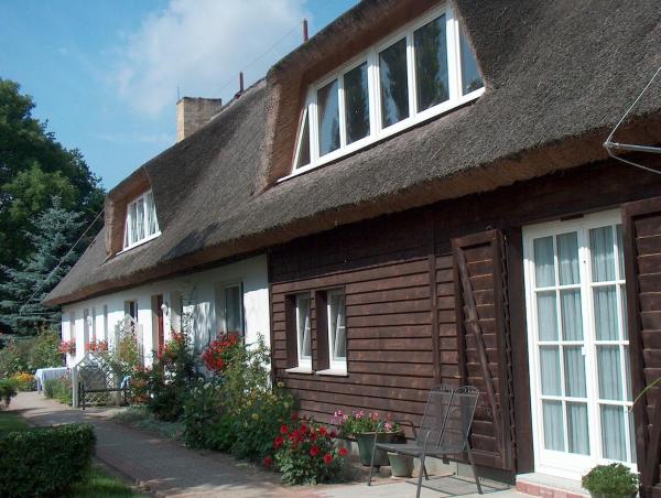 Auf dem Foto ist das Objekt Urlaub unterm Reetdach Ferienwohnung 1 in der Stadt Gingst zu sehen.