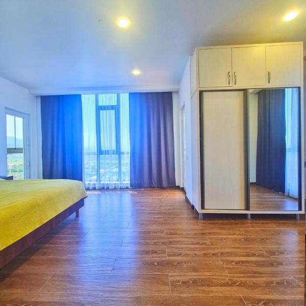 Foto 9: Panoramic #1 Sea Mountain View 1BR apartment Living Room, Balcony, Kitchen