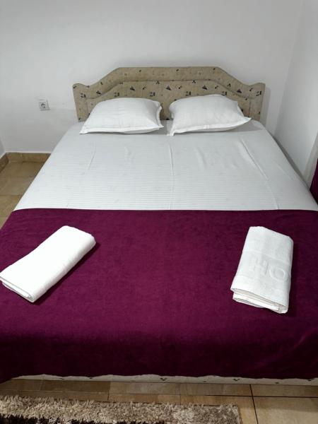 På billedet ses objektet Sara s Apartments beliggende i byen Ulcinj.