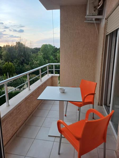 Na fotografii je vidět objekt SeaWave- ApartamentDurresBay nacházející se ve městě Durrës.