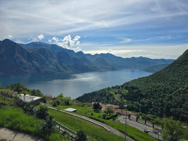 Nella foto è visibile l'oggetto Fonteno lake view apartment situato nella città di Fonteno.