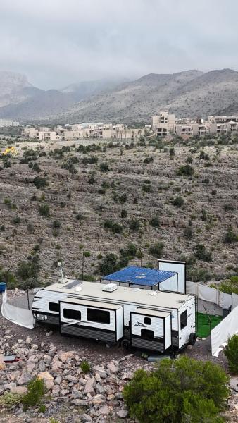 Auf dem Foto ist das Objekt Gray Stone Caravan in der Stadt Far‘ zu sehen.