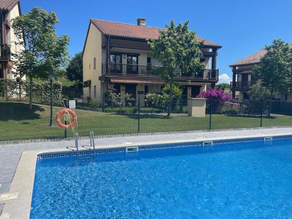 A la foto es mostra l'objecte Apartamento vacacional de 2 habitaciones con piscina situat a la ciutat de Prellezo.