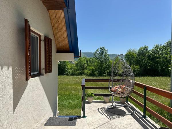 Na zdjęciu widoczny jest obiekt Lake House położony w mieście Pošćenje.