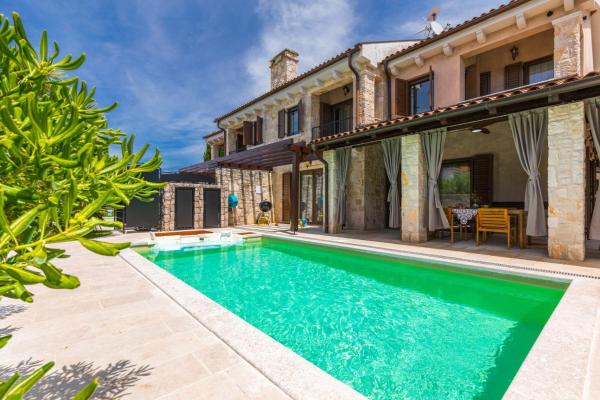 Holiday House Seascape Ii With Heated Pool Near The Sea - Malinska