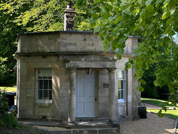 På billedet ses objektet Meldon Park Gate Lodge beliggende i byen Longwitton.