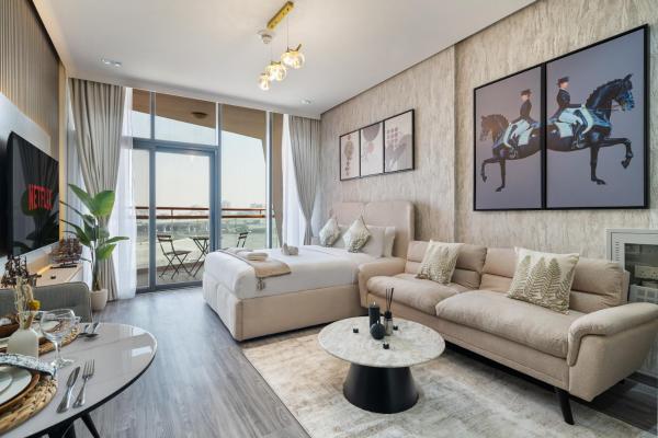På billedet ses objektet Stylish Studio Apartment In Binghatti Crystals beliggende i byen Dubai.