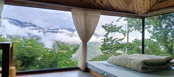 На фото показан объект Cloud Garden, расположенный в городе Lao Phou Van.