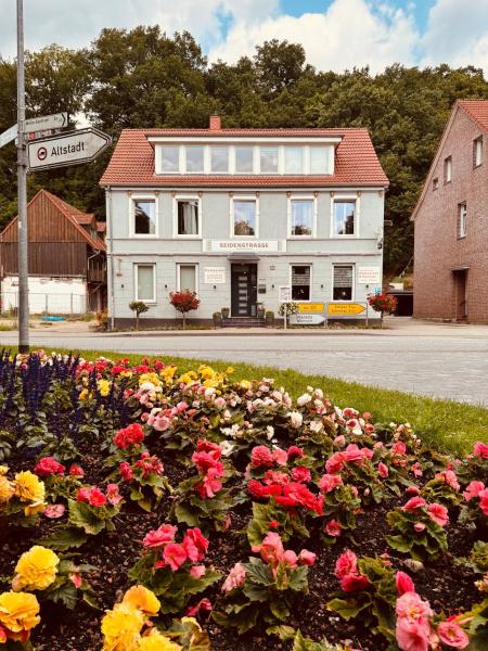 A la foto es mostra l'objecte SeidenStrasse Hotel & Restaurant situat a la ciutat de Poggensee.