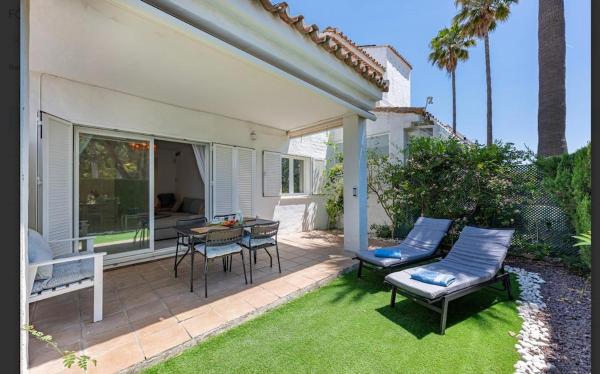 Bright Chalet With Swimming Pool And Close To Sea - Marbella