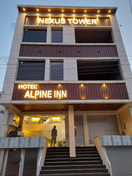 A la foto es mostra l'objecte Hotel Alpine Inn situat a la ciutat de Lalru.