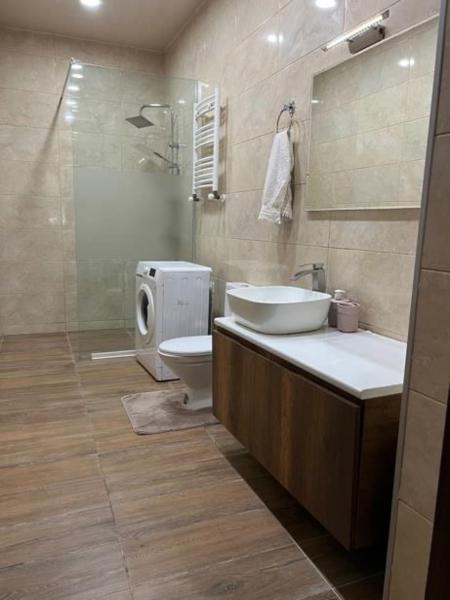 Na fotografii je vidět objekt City Center Comfortable Room nacházející se ve městě Itʼkhvisi.