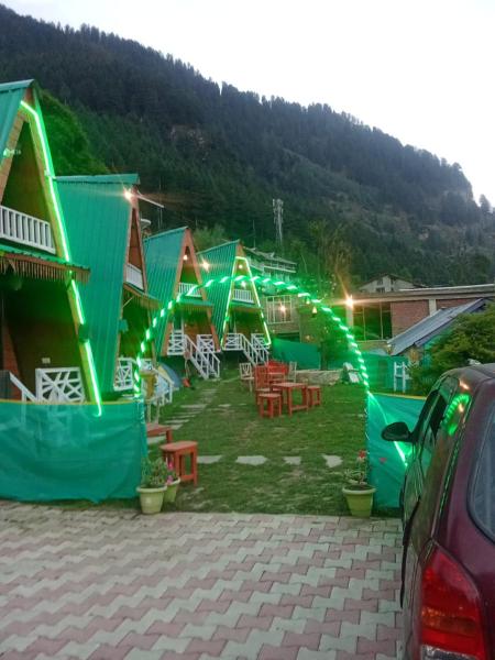 A la foto es mostra l'objecte Treehouse near mall rd for 4 person situat a la ciutat de Manāli.