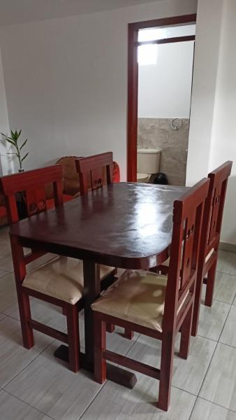 Na fotografii je vidět objekt como en casa nacházející se ve městě Otavalo.