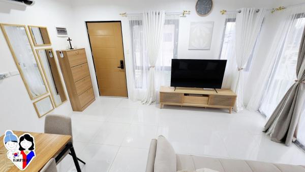 Na fotografii je vidět objekt KorPinay House in Mactan with Pool nacházející se ve městě Babag.