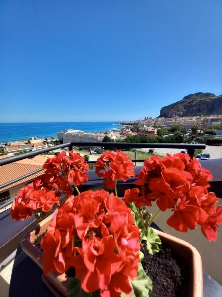 A la foto es mostra l'objecte Holidays Cefalù Rooms situat a la ciutat de Cefalù.