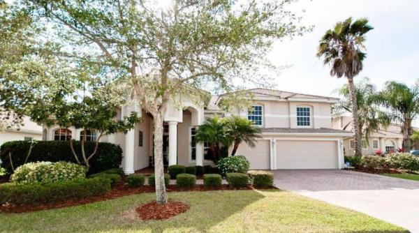 En la foto se muestra el objeto Beautiful 4 Bedroom and 4 Bathroom with Heated Salt Water Pool in Gated Community Close to Some of the Best Beaches in the USA ubicado en la ciudad de Bradenton.