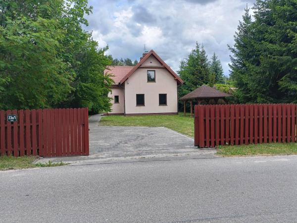 Auf dem Foto ist das Objekt Mazury, Domek pod Lasem in der Stadt Kierwik zu sehen.