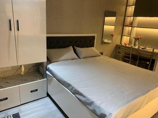 På billedet ses objektet Cozy Homestays in Paarth Aadyant near Palassio Mall beliggende i byen Lucknow.