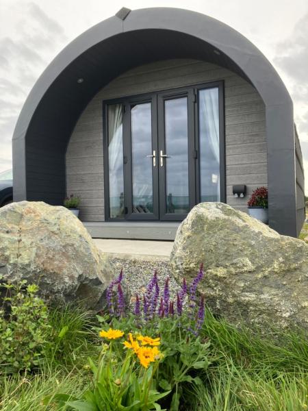 Nella foto è visibile l'oggetto Seaview luxury pod situato nella città di Knock.