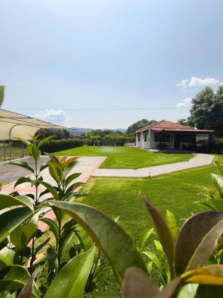 A la foto es mostra l'objecte Sotiritsa's luxury home situat a la ciutat de Skíti.