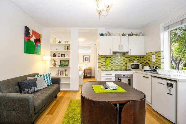 Apartment — 56 m² - Central & Cozy Fitzroy Studio Apartment with parking