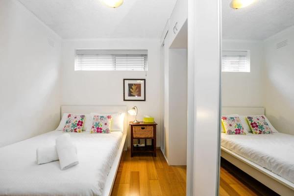 Foto 5: Central & Cozy Fitzroy Studio Apartment with parking