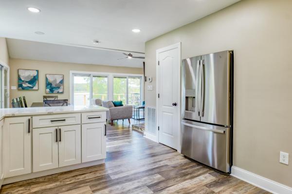Bilde 5: River Refresh - Waterfront with Spa on Placid Bay Luxury Vacation Rental by B Michaels Escapes