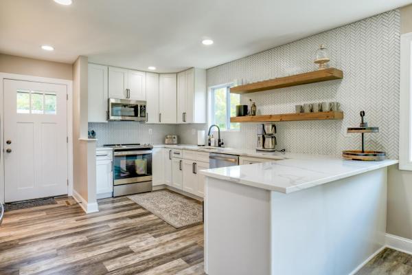 Bilde 3: River Refresh - Waterfront with Spa on Placid Bay Luxury Vacation Rental by B Michaels Escapes