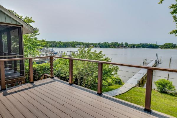Bilde 2: River Refresh - Waterfront with Spa on Placid Bay Luxury Vacation Rental by B Michaels Escapes