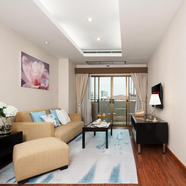 Na fotografii je vidět objekt Azure Dreams King Suite Retreat near BTS & Fast WiFi nacházející se ve městě Khlong Toei.