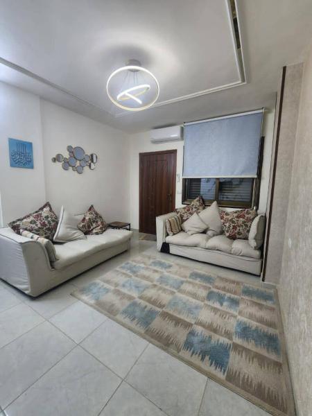 Na foto é possível ver o objeto اللجين 6m localizado na cidade de Bayt Raʼs.