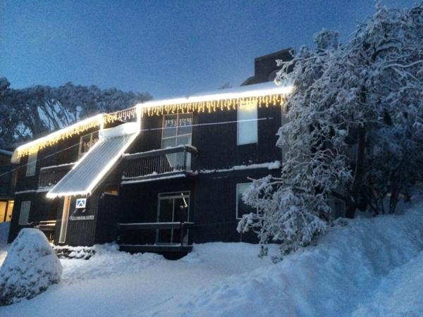 The photo shows the KILIMANJARO ALPINE APARTMENTS 3 BEDROOM Apartment located in the city of Falls Creek.