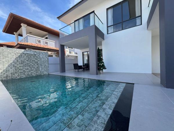Eakmongkol Luxury Five-bedroom Pool Villa - Pattaya City