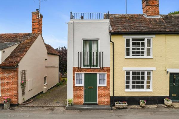 28 Church Ponds, Castle Hedingham - Clare Castle