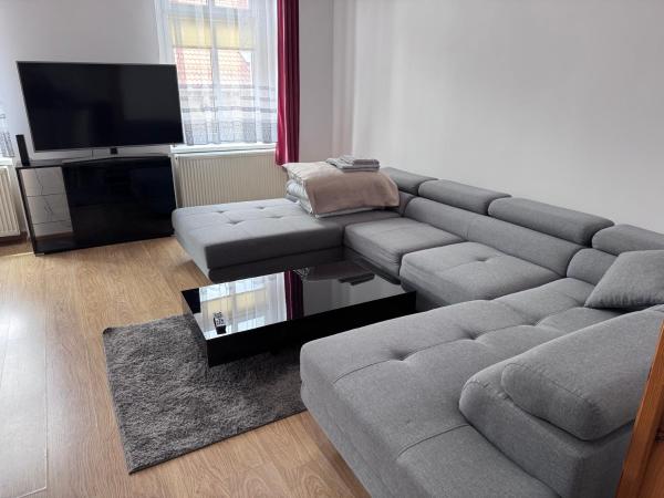 Na zdjęciu widoczny jest obiekt Apartament blisko Krzywej Wieży Dostęp za pomocą kodu położony w mieście Stolec.