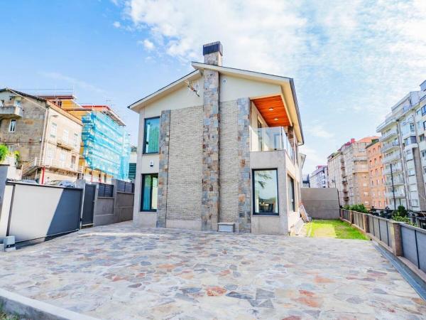 A la foto es mostra l'objecte Chalet El Castro by YBH situat a la ciutat de Vigo.