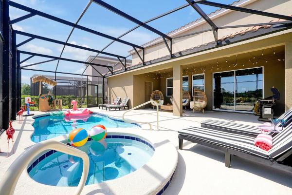 Nella foto è visibile l'oggetto 6BD Near Disney | Poolside BBQ & Game Room Fun situato nella città di Loughman.