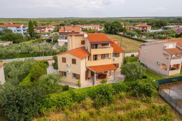 House Luigi Blue And Green In One Place - Vodnjan
