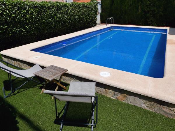 Auf dem Foto ist das Objekt Natural park, terrace and pool in der Stadt La Cañada zu sehen.