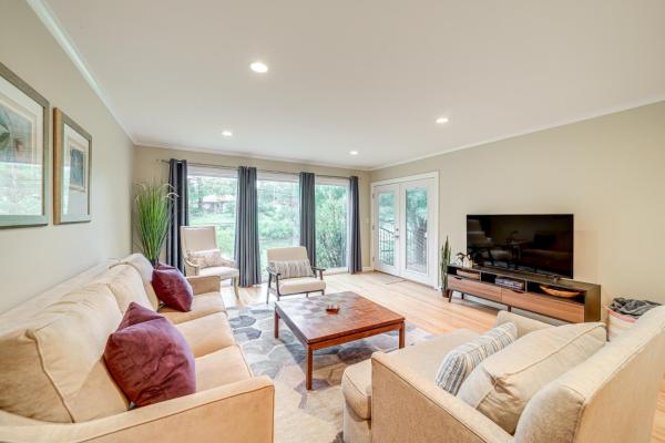 The photo shows the 6 Mi to Dtwn: Waterfront Home in Tulsa! located in the city of Tulsa.