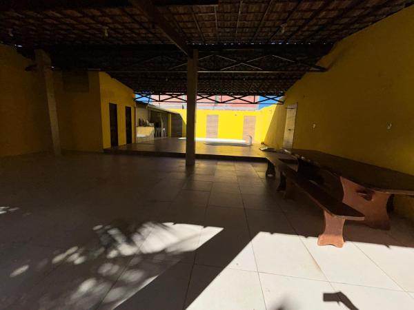 写真にはPojuca市にあるLinda Casa para no coração do São João de Mata!が写っています。