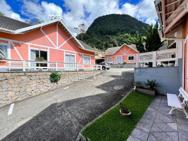A la foto es mostra l'objecte Recanto da montanha situat a la ciutat de Teresópolis.