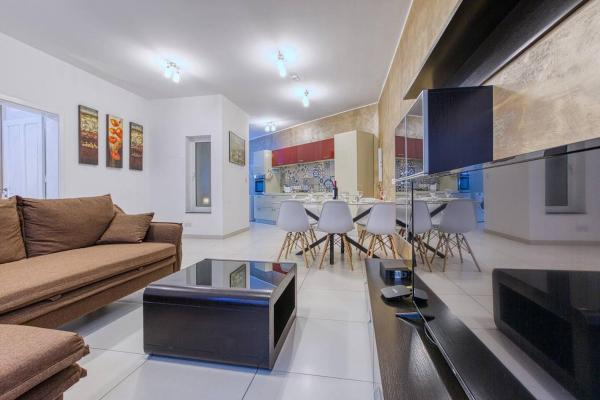 På billedet ses objektet Modern 3 bedroom Maisonette in the heart of Swieqi beliggende i byen Is-Swieqi.